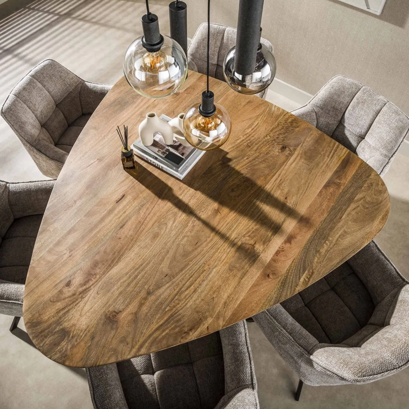 Esstisch Board | 150cm | dreieckig | Mango massiv | sand
