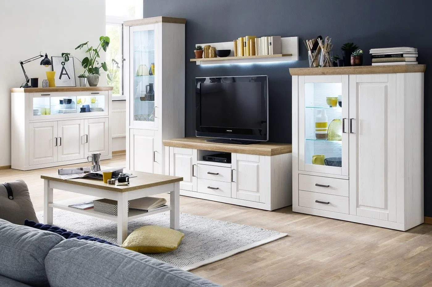 Highboard III Brixen | Landhaus modern | Pinie Aurelio / Grandson Oak mit 1er Set LED Unterbauspot