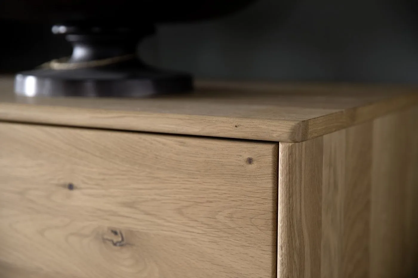 Highboard Portland | Asteiche Bianco massiv | LED Beleuchtung