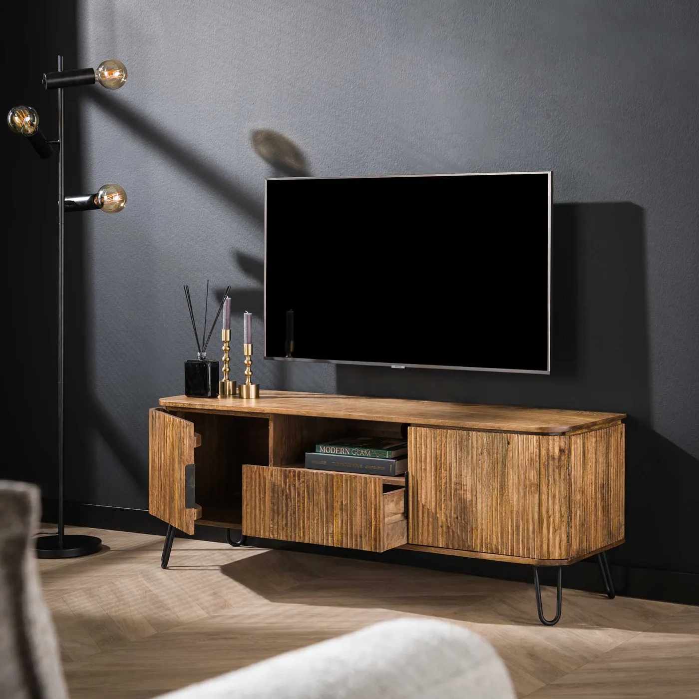 Lowboard / TV-Schrank Keke | Mangoholz massiv | sandfarben