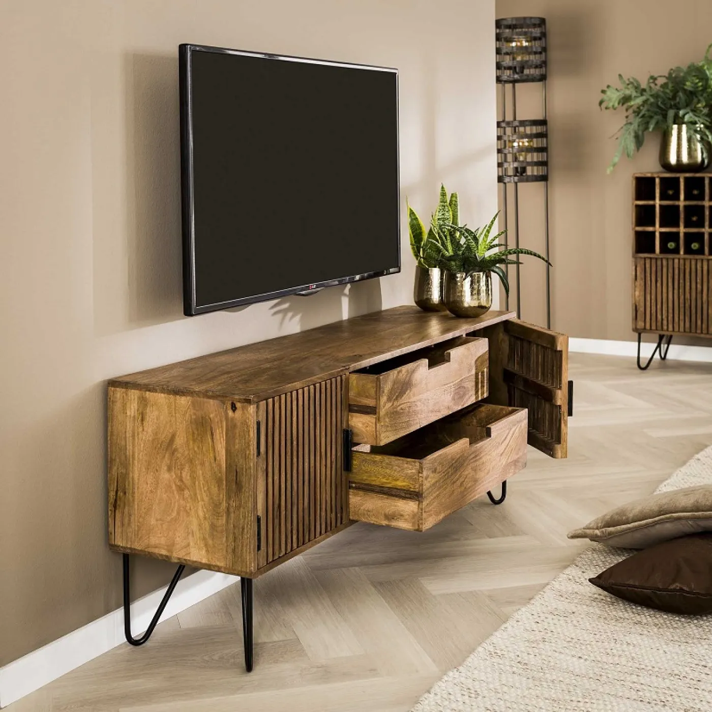 TV-Lowboard Dwina | 135 cm | Mangoholz | Sandfarben