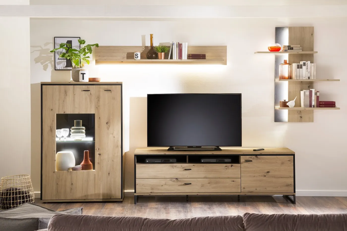 Wandregal Buenos Aires | Balkeneiche | LED Beleuchtung mit 1-er Set LED Bandbeleuchung